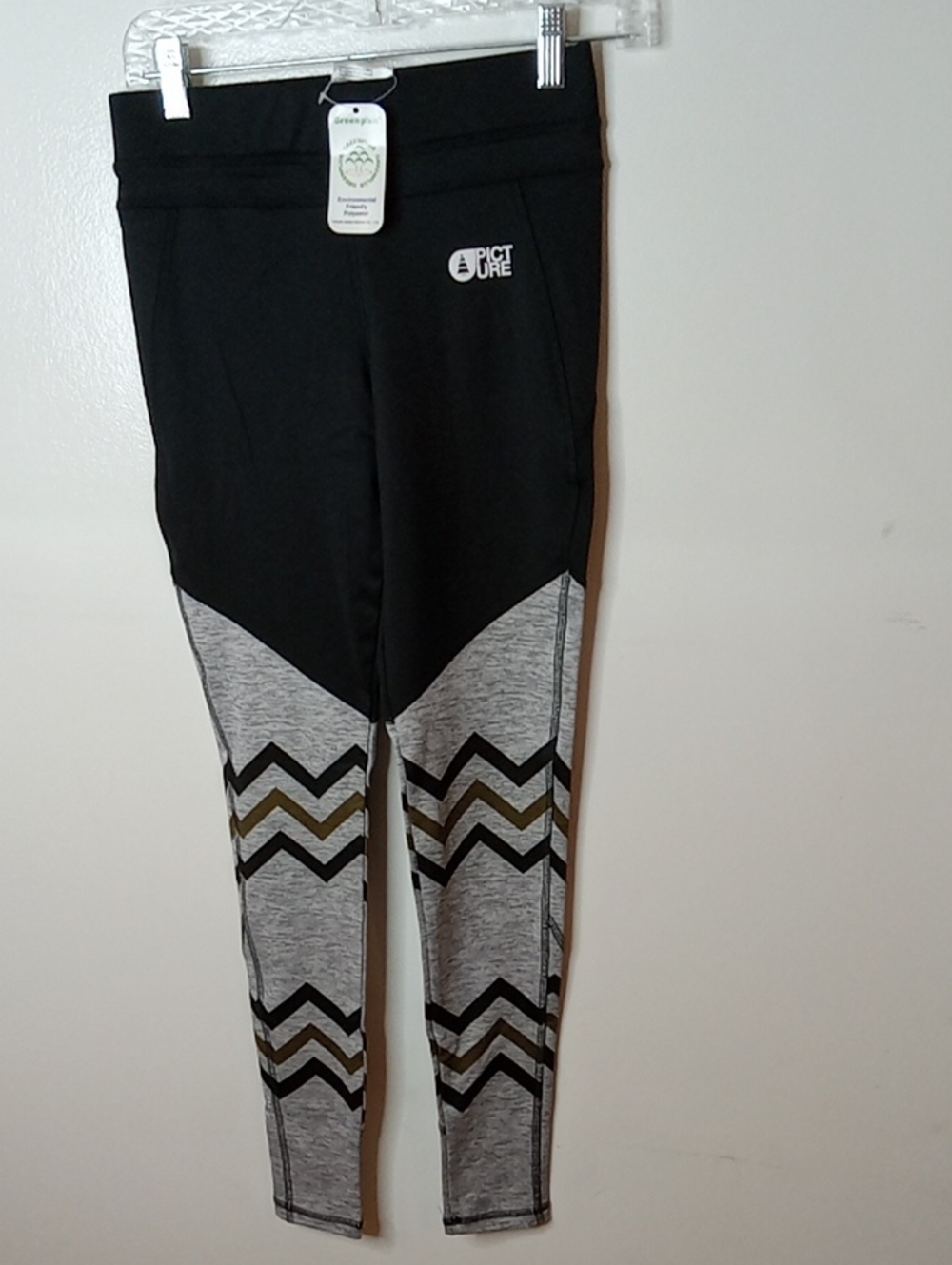 NWT Picture Women's Size XS/S Black and Gray Chevron Leggings. Athletic
